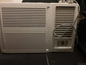Air conditioner window box Kelvinator 3.9 kw cooling only with remote 