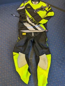 Alpinestars Racer MX Series Motocross Suit (XL Top & 36 Pants)
