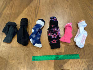 6 Miscellaneous Women's Sock Pairs