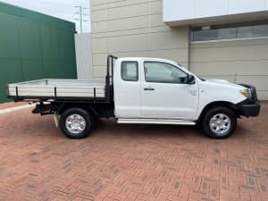 2005 Toyota Hilux KUN26R MY05 SR Xtra Cab White 5 Speed Manual Cab Chassis
