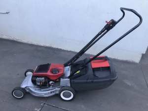 VICTA- 2- STROKE LAWN MOWER START AND WORK GREAT