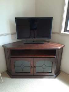 Solid Timber Corner TV Cabinet, Dark Stain. 1 shelf & 2 doors. 