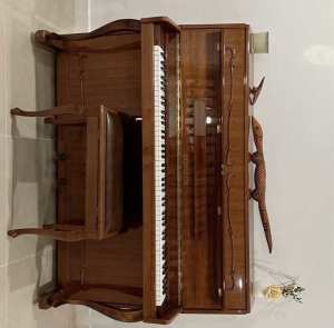 Ronisch upright piano