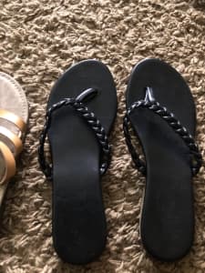 Ladies thongs/sandals 10/41