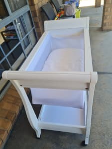 BOORI SLEIGH ROYALE COT Excellent Condition Bedding included