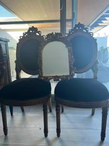 antique look 2 x chair and 1 x mirror set