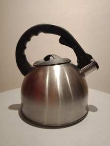 Cuisina Whistling Kettle Stove Top Home Teapot