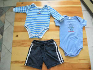 Size 00 Lot - 2 baby boy onesies blue robot helicopter & Bonds shorts
