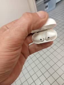 Apple Airpods 2nd Gen used
