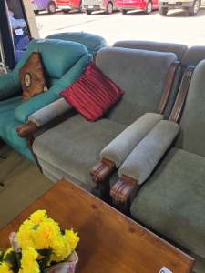 Lounge suite 2 seater 2 chairs