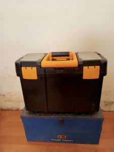 2 toolboxes $10