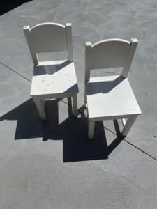 Well used kids chairs and table