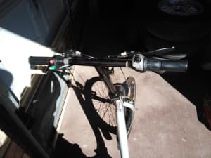 Electric bike fold up hardly used two keys charger