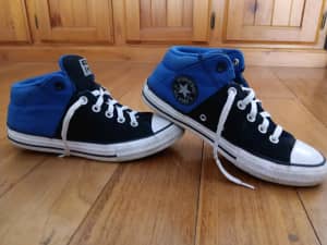 Boys Converse Chuck Taylor All Star size US 6 shoes 