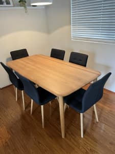 Solid American Oak Dining Table Incl. Chairs