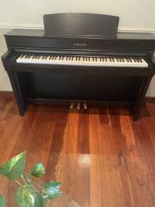 Yamaha Clarinova Digital Piano