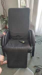 Free reclining massage chair
