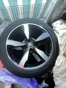 For sale Holden Commodore mags and tyres