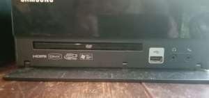 Samsung sound system 1400 watts with DVD player and remote. In great c