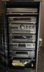 PENDING Kenwood Midi Compact Audio System with Remote,Cabinet, Manuals