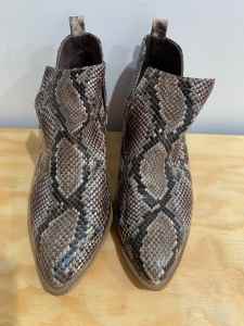 Womens Boots S39 D&J, Leather, Brown Snake, A1, p/up Sth Guildford