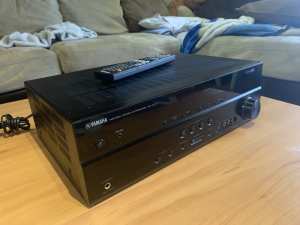 Yamaha av receiver natural sound good condition with remote