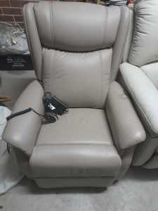 Recliner lift out chair