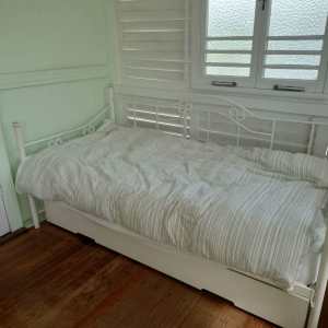 Bed - Gorgeous single day bed with trundle and innerspring mattresd