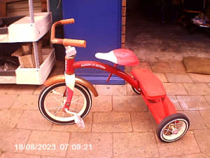OLD TYPE PEDAL BIKE TRICYCLE
