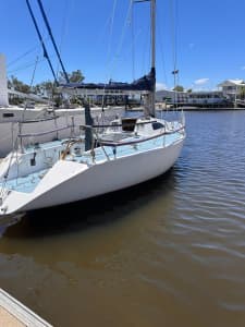 32 foot sailing Race boat - Dubois 1/2 ton IRO racing yacht