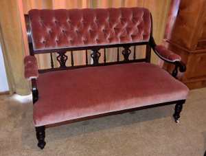 Antique Late Victorian Two Seat Lounge in Excellent Condition 