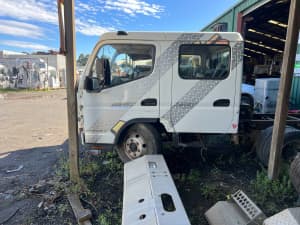MITSUBISHI FUSO CANTER  2012 WRECKING FOR PARTS (S/N116)