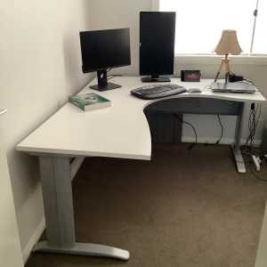 PremiumQualityBranded WorkstationBig Corner Desk RRP$544 SaleToday$219