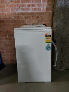 Fisher and Paykel top loader washing machine 5.5kg in good condition.
