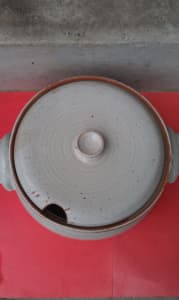 Casserole Ceramic Pot, Hand Crafted Pottery 22cm dia x 9cm depth 2 lid