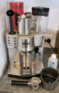 DeLonghi EC860M coffee machine and accessories