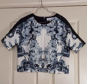 Finders Keepers Sz S Top Lace-Up Autumn, Black and White Floral