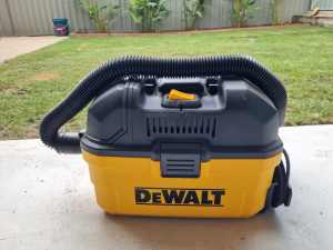 DeWalt vacuum near new condition 