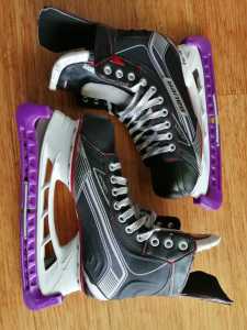 Ice Skates - Bauer Vapor X500 Hockey US10.5 / UK 9.5 inc. guards