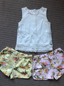 Girls size 10 Gorgeous set of 2 floral shorts and Lace singlet