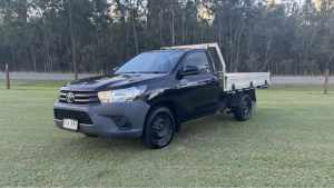 2017 TOYOTA HILUX WORKMATE 5 SP MANUAL C/CHAS