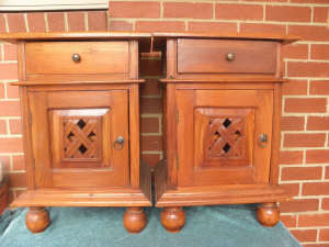 PAIR OF RETRO STYLE BEDSIDE TABLES