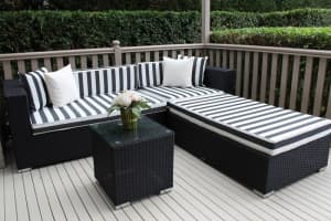 WICKER CHAISE OUTDOOR LOUNGE SETTING, STUNNING EUROPEAN STYLING