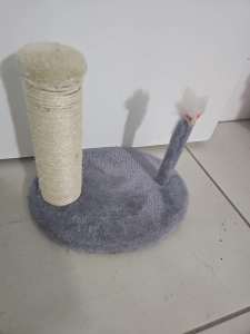 Scratching post. MUST GO THIS WEEKEND 