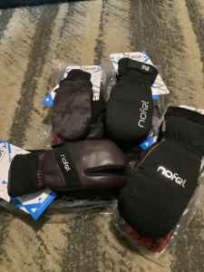 Assorted Ski/Snowboarding Gloves/Mittens