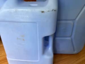 Water jerry cans (plastic)