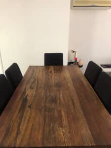 Dining Table excellent condition