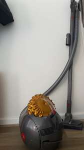Dyson vacuum cleaner - NEGOTIABLE 