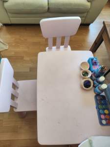 Ikea table set includes 2 chairs 