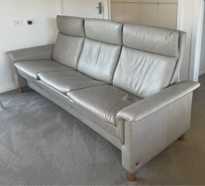 Recliner leather lounge